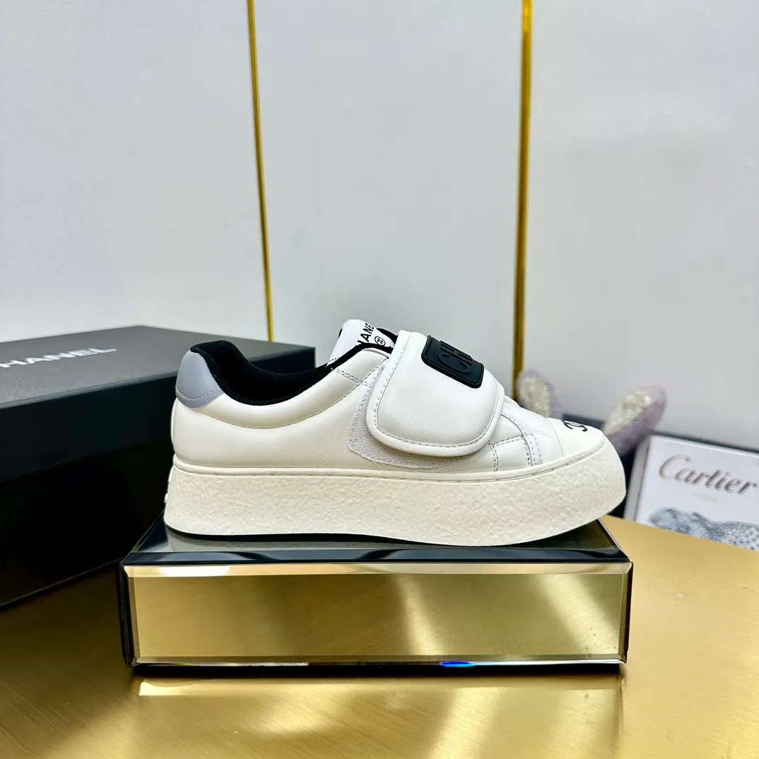 👟👟Ex-factory price 600👟👟 Chanel bread shoes ~ original calfskin panda shoes Chanel 25C latest hot style panda black and white sports shoes casual sneakers Xiaoxiang hot item classic black and white panda color coco girls must pay Fabric: original custom mixed sheepskin lining: original imported breathable mesh lining outsole: Original molded rubber + TPU combination Size: Women's 35-40